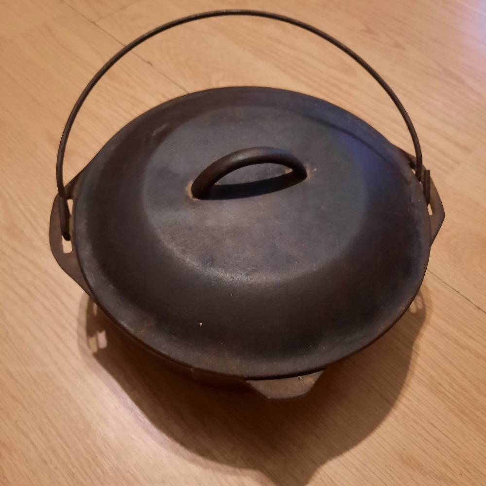 Cast Iron Dutch oven